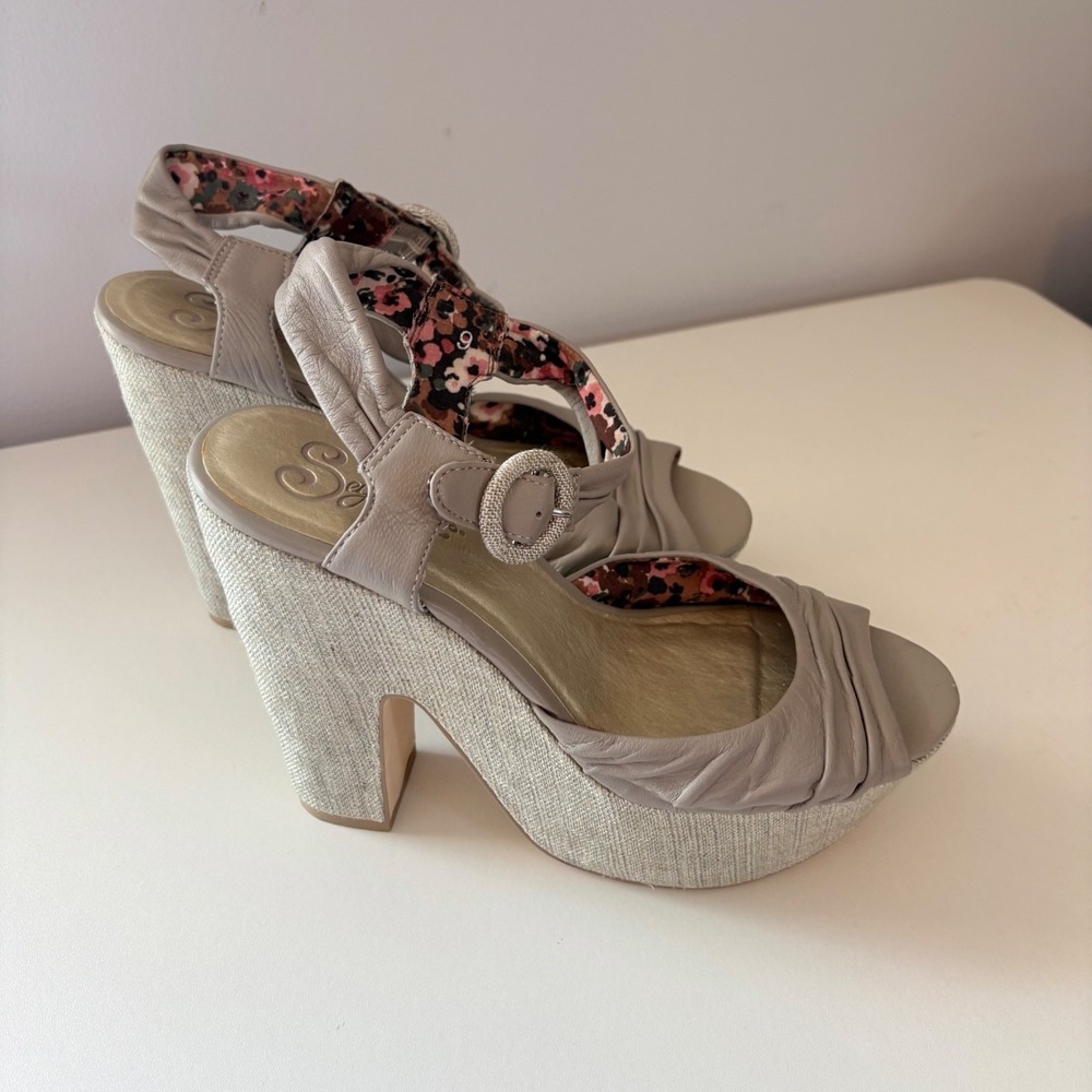 Seychelles Women 9 Platform Sandals Gray Leather Strappy Block 5.5" Heel Silver
